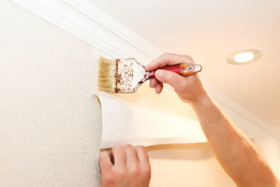 Pose de papier peint à Tachoires — revêtements muraux et toiles de verre